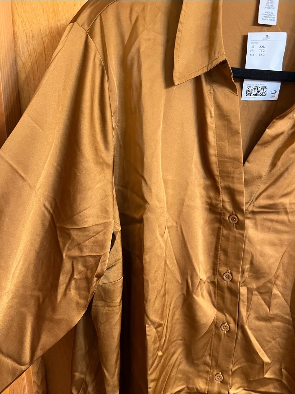 2qty - H&M Women’s Satin Button-Up Shirts in Mustard/Gold, and Cream - Picture 3 of 9